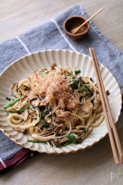 きのこのマヨおかか焼きうどん