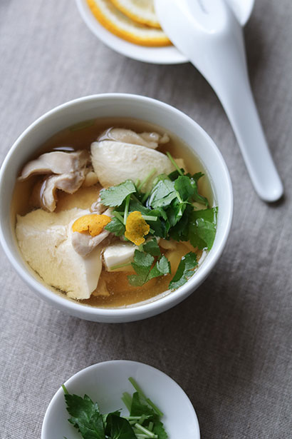 鶏と崩し豆腐の柚子風味スープ