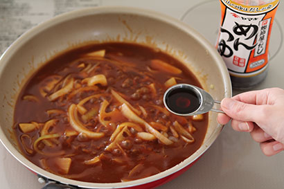 【B】を加えて蓋をし、弱火で10分ほど煮込む。2の牛肉をもどし、めんつゆを加えて味をみて必要なら塩で味を調える。