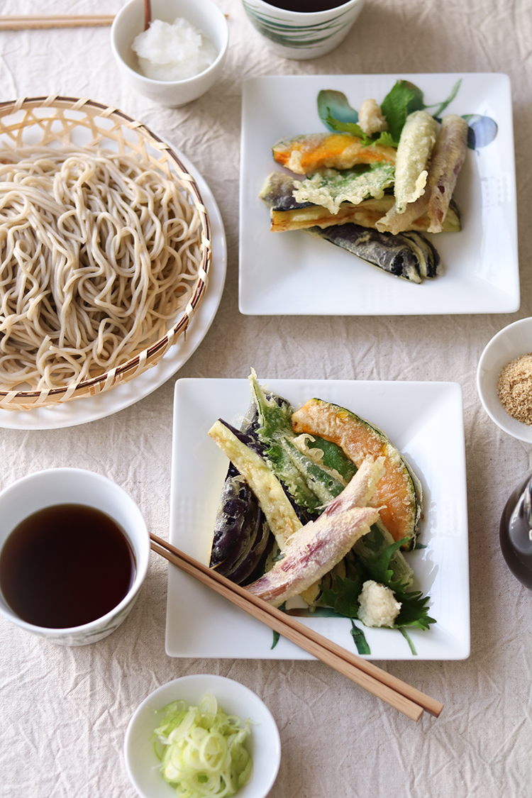 夏野菜たっぷりの天ぷら蕎麦