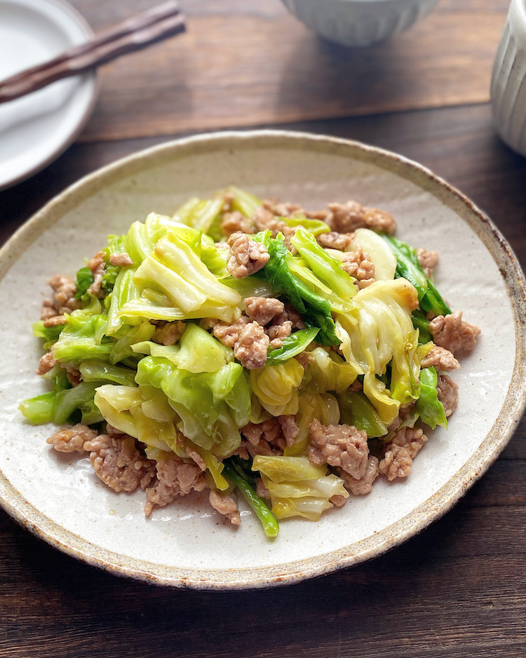 包丁いらずで簡単！ひき肉とたっぷりキャベツのめんつゆ炒め