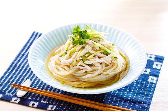 蒸し鶏ときゅうりのぶっかけうどん