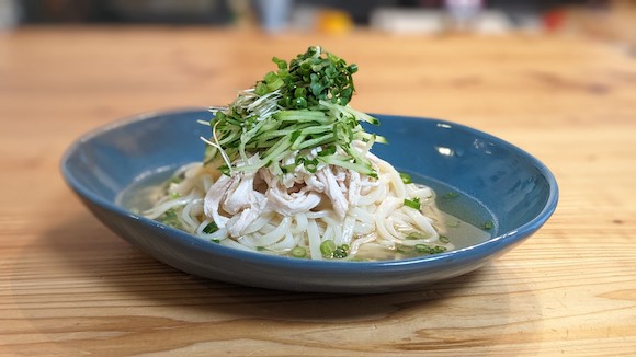 我が家の「蒸し鶏ときゅうりのぶっかけうどん」