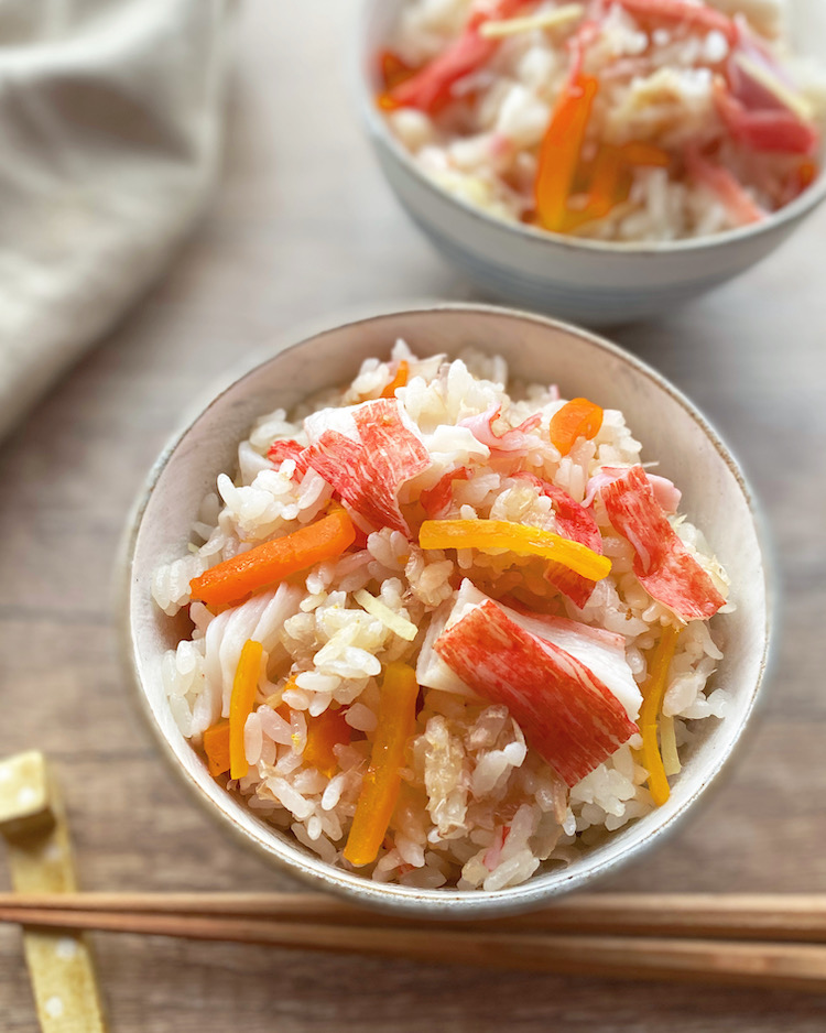 カニカマとにんじんの炊き込みご飯