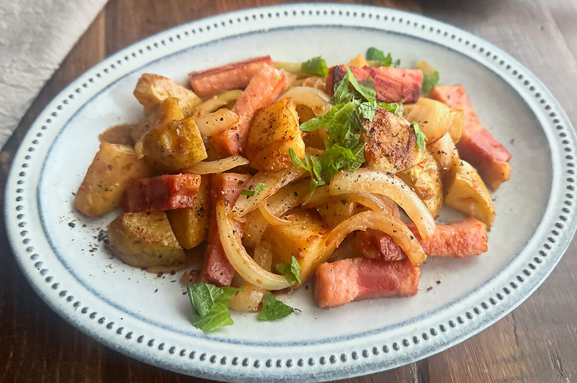 新じゃがいもと新玉ねぎのジャーマンポテト